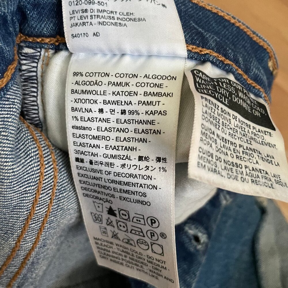 Levis Ribcage Shorts - Picture 6 of 8